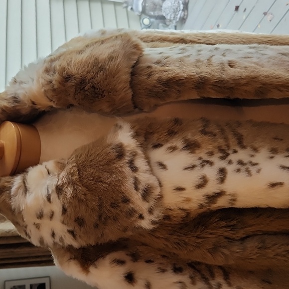 Pamela McCoy Vintage Ex Cond & Pro Cleaned Faux Lynx Teddy Jacket, Large, $98 - Picture 9 of 16